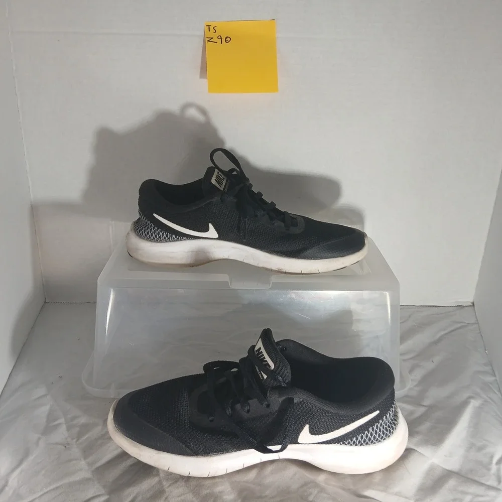 Nike Flex Experience RN 8 Black‎ White Running Shoes Women's Size 6
